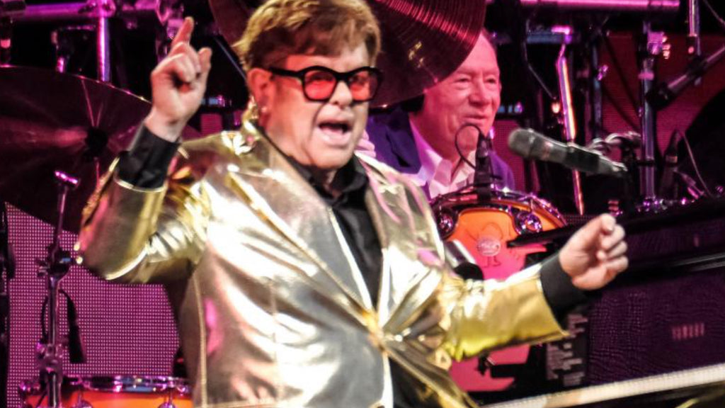 Elton John bids farewell to the stage: 